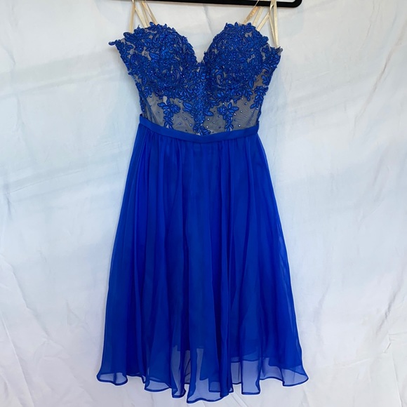 Prom dress - Picture 1 of 4